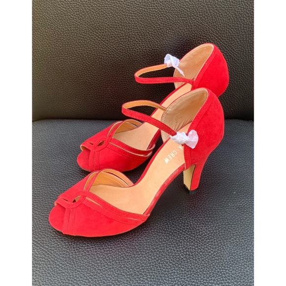 Chelsea Crew Heels - Picture 4 of 14